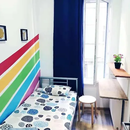 Cozy With Share The Bathroom And Kitchen