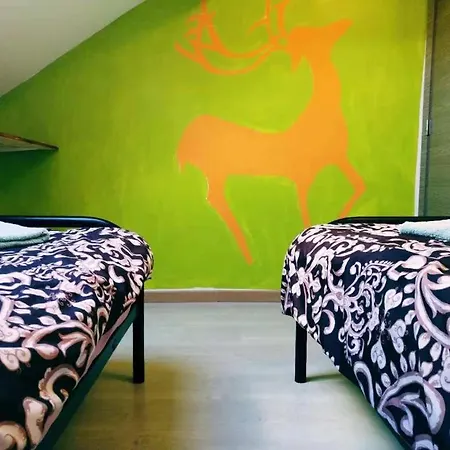 Rum i privatbostad Cozy With Share The Bathroom And Kitchen Bryssel