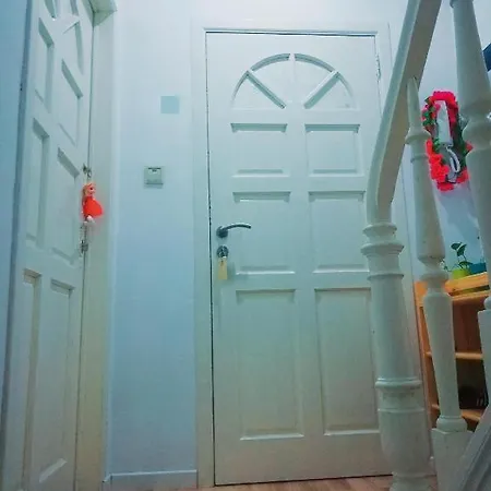 Cozy With Share The Bathroom And Kitchen *