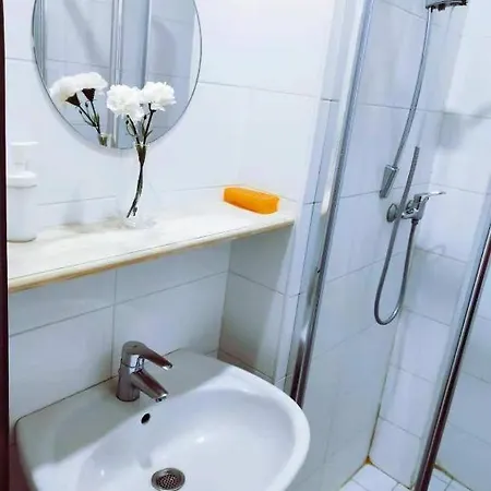 Cozy With Share The Bathroom And Kitchen Rum i privatbostad *