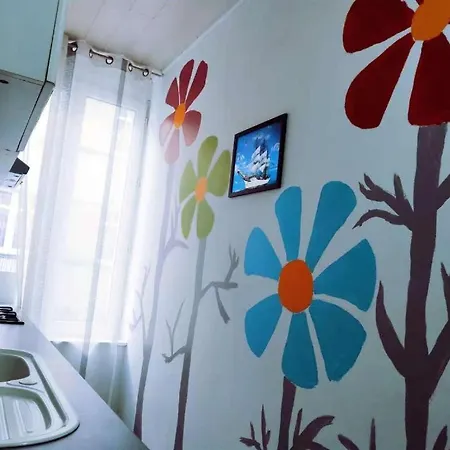 Cozy With Share The Bathroom And Kitchen 民宿