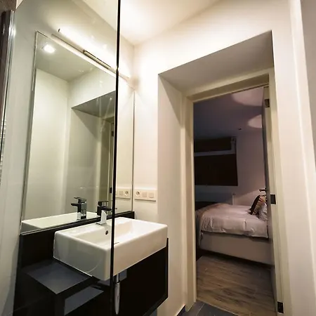 Charles - Ambiorix Aparthotel