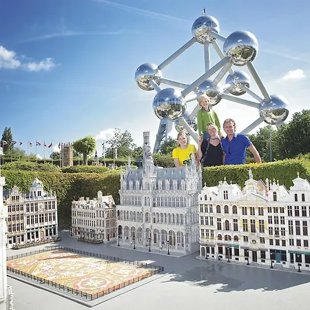 Atomium Apartment