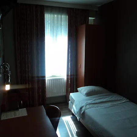 Albert Hotel 2*