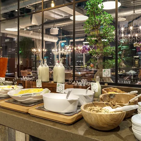 Отель Brussels Airport By Ihg 4*