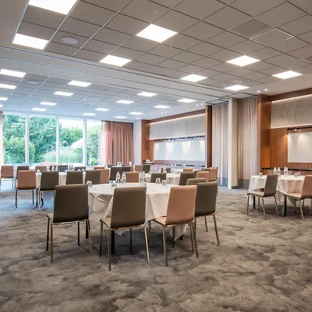 Отель Brussels Airport By Ihg 4*