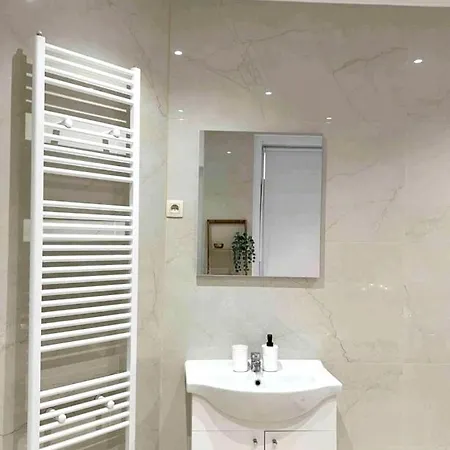 One Bedroom With View Jacuzzi And Furnished Balcony At Koekelberg