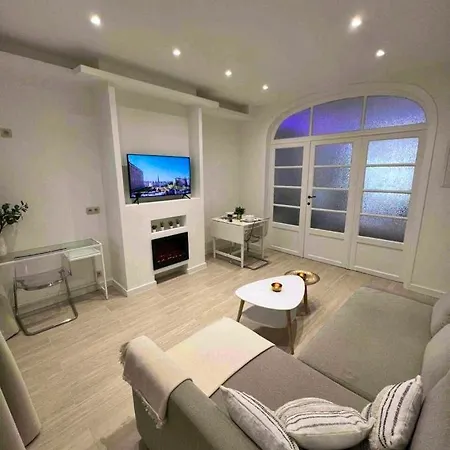 Lejlighed One Bedroom With View Jacuzzi And Furnished Balcony At Koekelberg Bruxelles