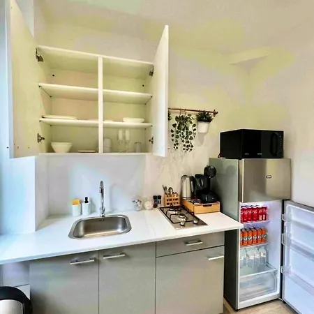 One Bedroom With View Jacuzzi And Furnished Balcony At Koekelberg *