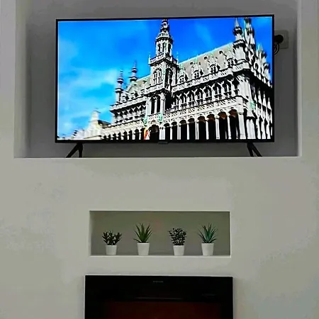 One Bedroom With View Jacuzzi And Furnished Balcony At Koekelberg Lejlighed