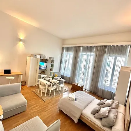 European Comission Beautiful Studio Lejlighed *