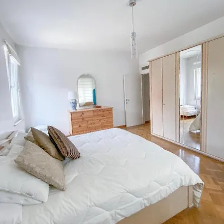 Elegance ,space & Luxury In Apartment