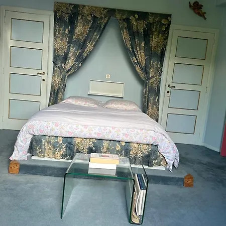 House Of Tanya Bed & Breakfast