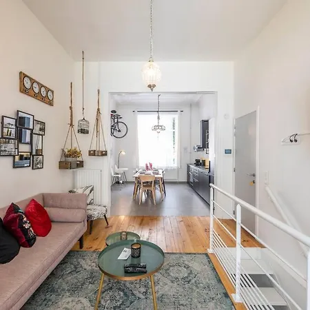 Superb 3 Bedroom & 3 Bathroom Duplex In Centre *