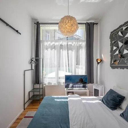 Superb 3 Bedroom & 3 Bathroom Duplex In Centre Bruxelles