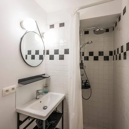 Superb 3 Bedroom & 3 Bathroom Duplex In Centre *