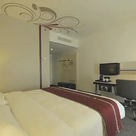 Park By Radisson Centre Midi Hotel 3*