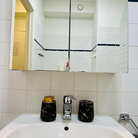 Urbanstay In Charming Sablon Apartment