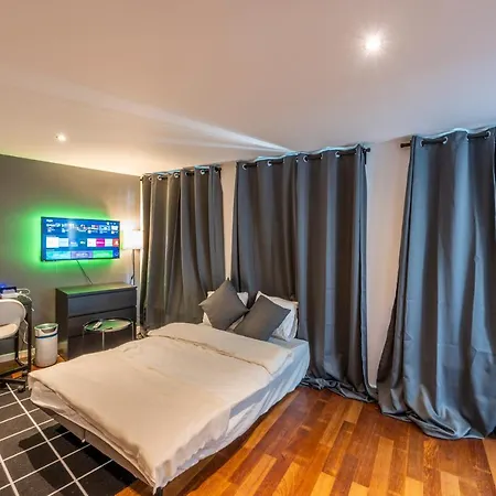 Sensational In Fantastic Location Apartman *