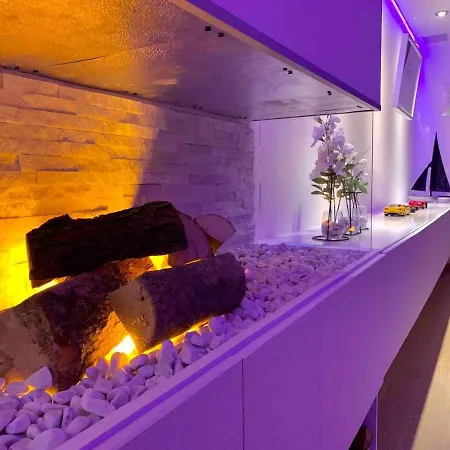 Jacuzzi Oasis Apartment