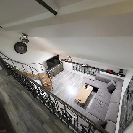 Duplex Elegant Situe A 1min De La Gare Du Nord