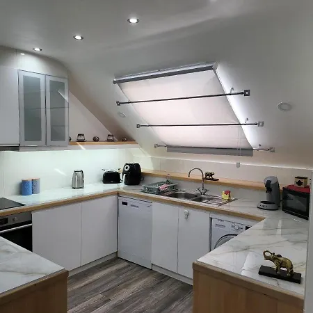 Duplex Elegant Situe A 1min De La Gare Du Nord