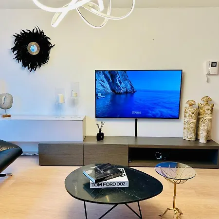 Апартаменты Urbanstay Grand Place Luxury