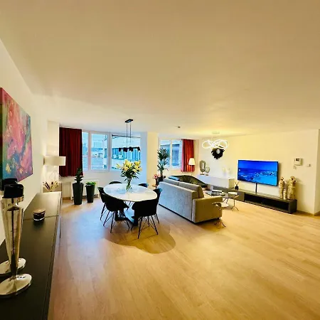 Urbanstay Grand Place Luxury * בריסל