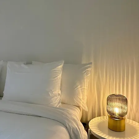 Urbanstay Grand Place Luxury דירה *