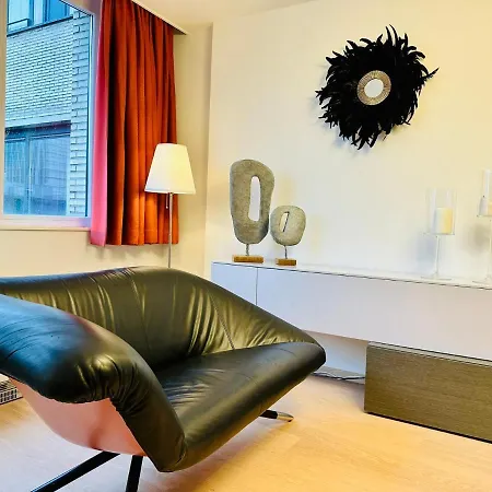 Urbanstay Grand Place Luxury דירה *