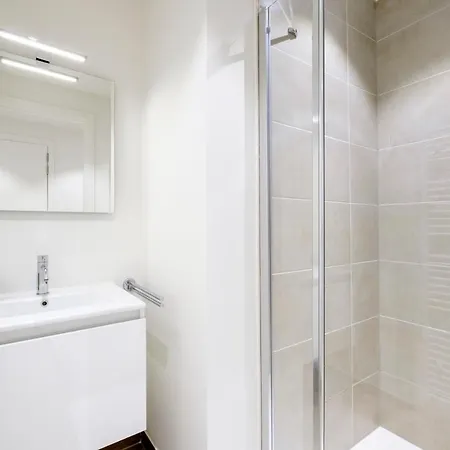 Beautiful 1 Bedroom Close To Chatelain *