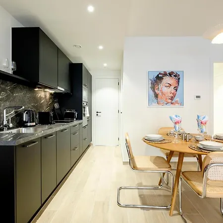 Beautiful 1 Bedroom Close To Chatelain