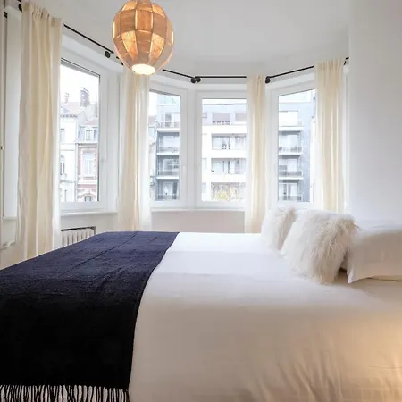 Beautiful 2 Bedrooms Ixelles Ponds Apartment *