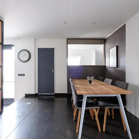 Beautiful Penthouse With Terrace Tour & Taxis Daire *