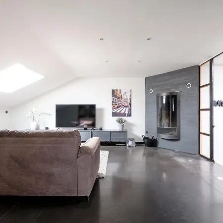 Beautiful Penthouse With Terrace Tour & Taxis Daire
