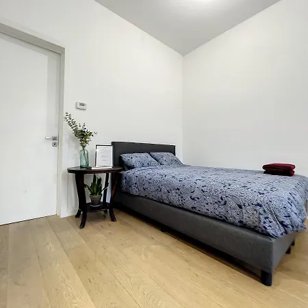 Elegant Flat Cinquantenaire דירה בריסל