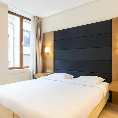 B-aparthotel Grand Place Apart-hotel 4*