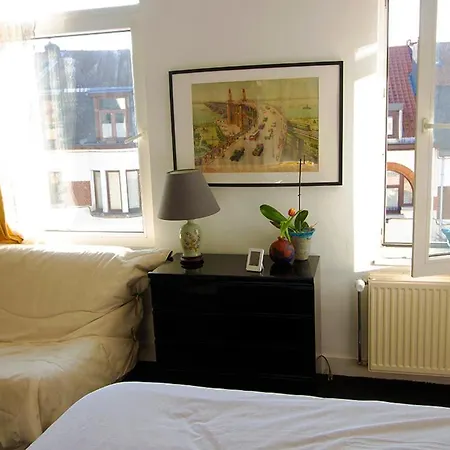 Handy Close To Zaventem Airport 브뤼셀