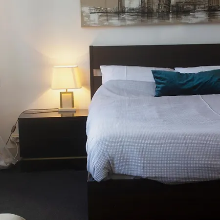 Handy Close To Zaventem Airport