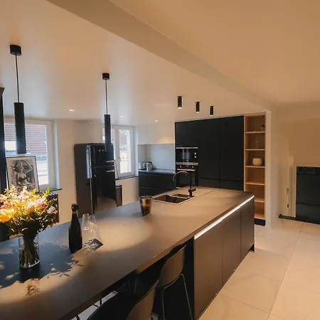 Luxury 200sqm / Hot Tub / Sauna Brüsszel