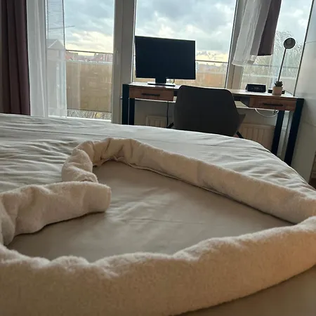 Deux Chambres Moderne Avec Vue Imprenable Sur Le Parc Et Immense Terasse