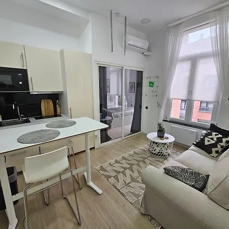 Cosy Studio Center Of