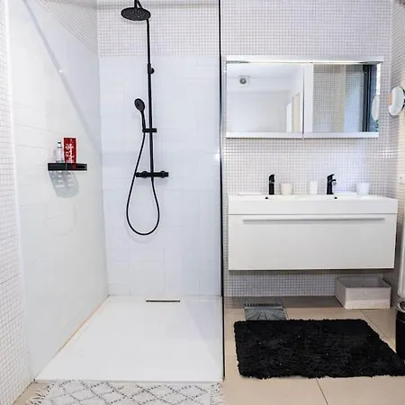 Tres Lumineux De 120m2 Apartment *