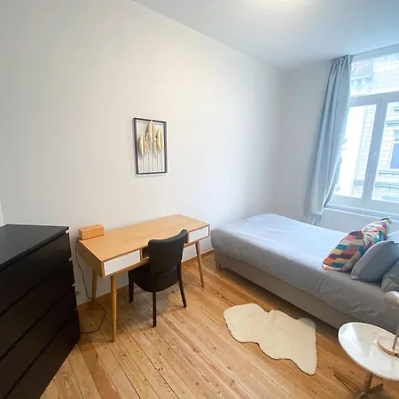 New Cozy In Porte De Hal Apartment Brüssel