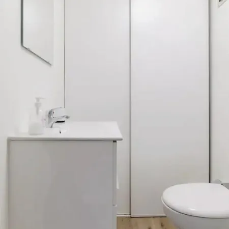 Апартаменты Beautiful Fully Renovated Брюссель