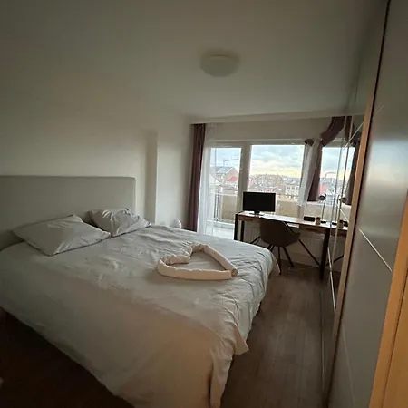 Appartement Deux Chambres Moderne Avec Vue Imprenable Sur Le Parc Et Immense Terasse