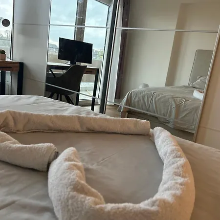 Deux Chambres Moderne Avec Vue Imprenable Sur Le Parc Et Immense Terasse Appartement