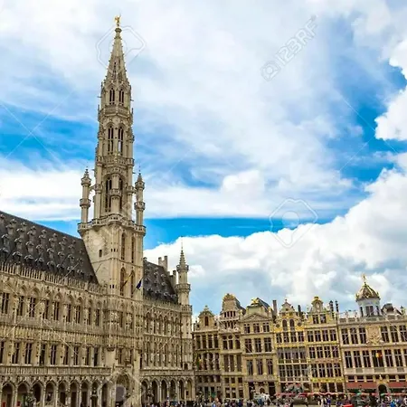 Modern In Molenbeek Saint Jean / 77 M² / Parking * Брюссель