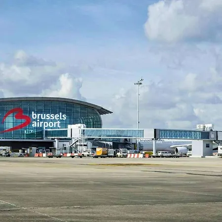 Modern In Molenbeek-saint-jean / 77 M² / Parking * בריסל