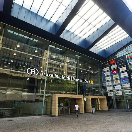 Апартаменты Modern In Molenbeek Saint Jean / 77 M² / Parking
